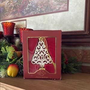 Lenox White Holiday 2010 Christmas Tree Gold Tree Ornament